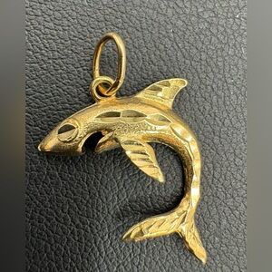 14k solid yellow gold Shark pendant charm 1.2 grams